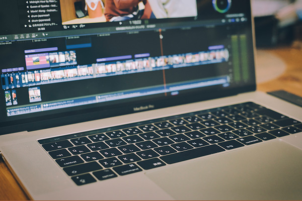 Premiere ProやDaVinchiでの映像編集作業中の写真